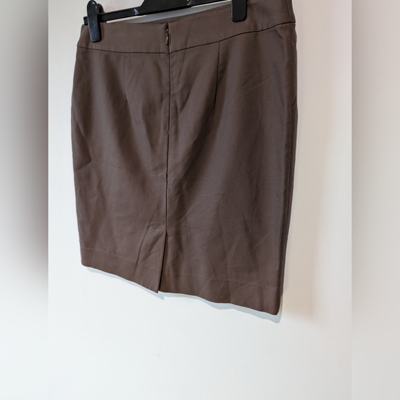 *Le Chateau *Size 13/14* Pencil Skirt with Floral Print Lining - Picture 7 of 8